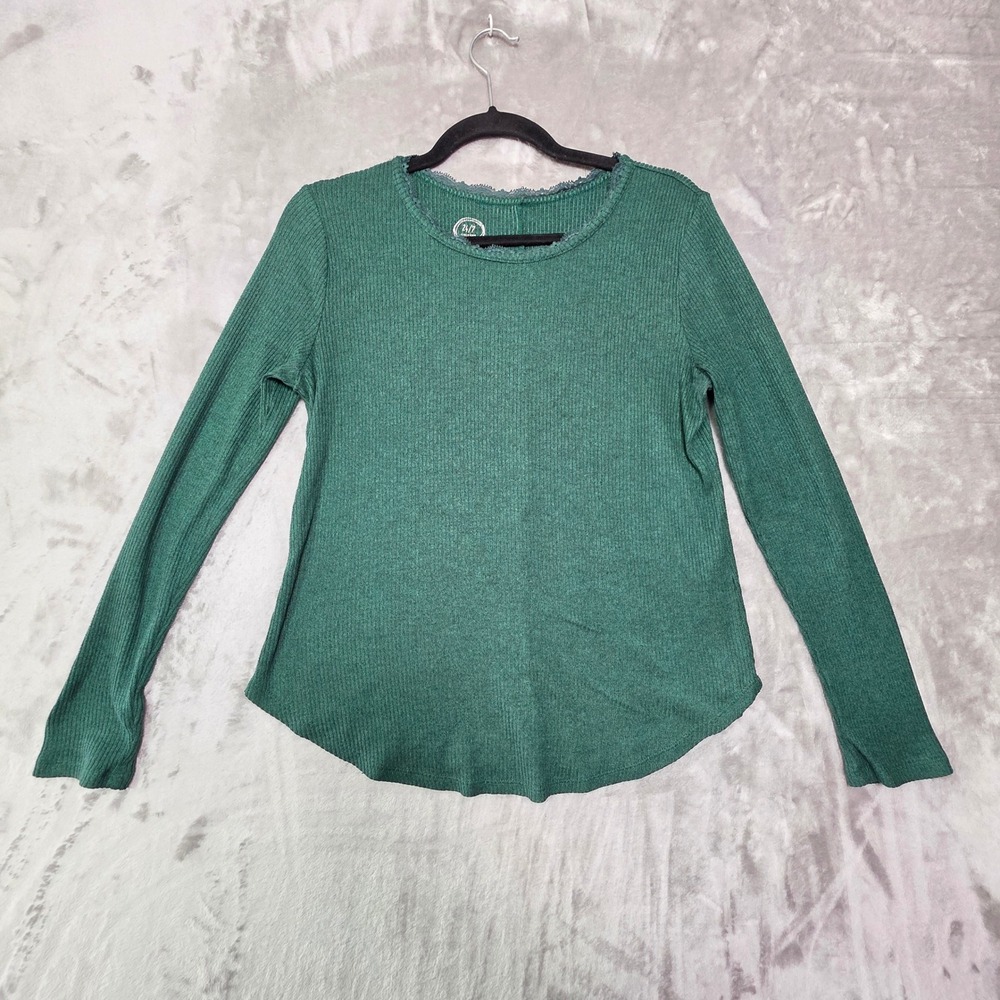 Maurices 24/7 Womens Medium Green Ribbed Long Sleeve Lace Trim Top Curved Hem